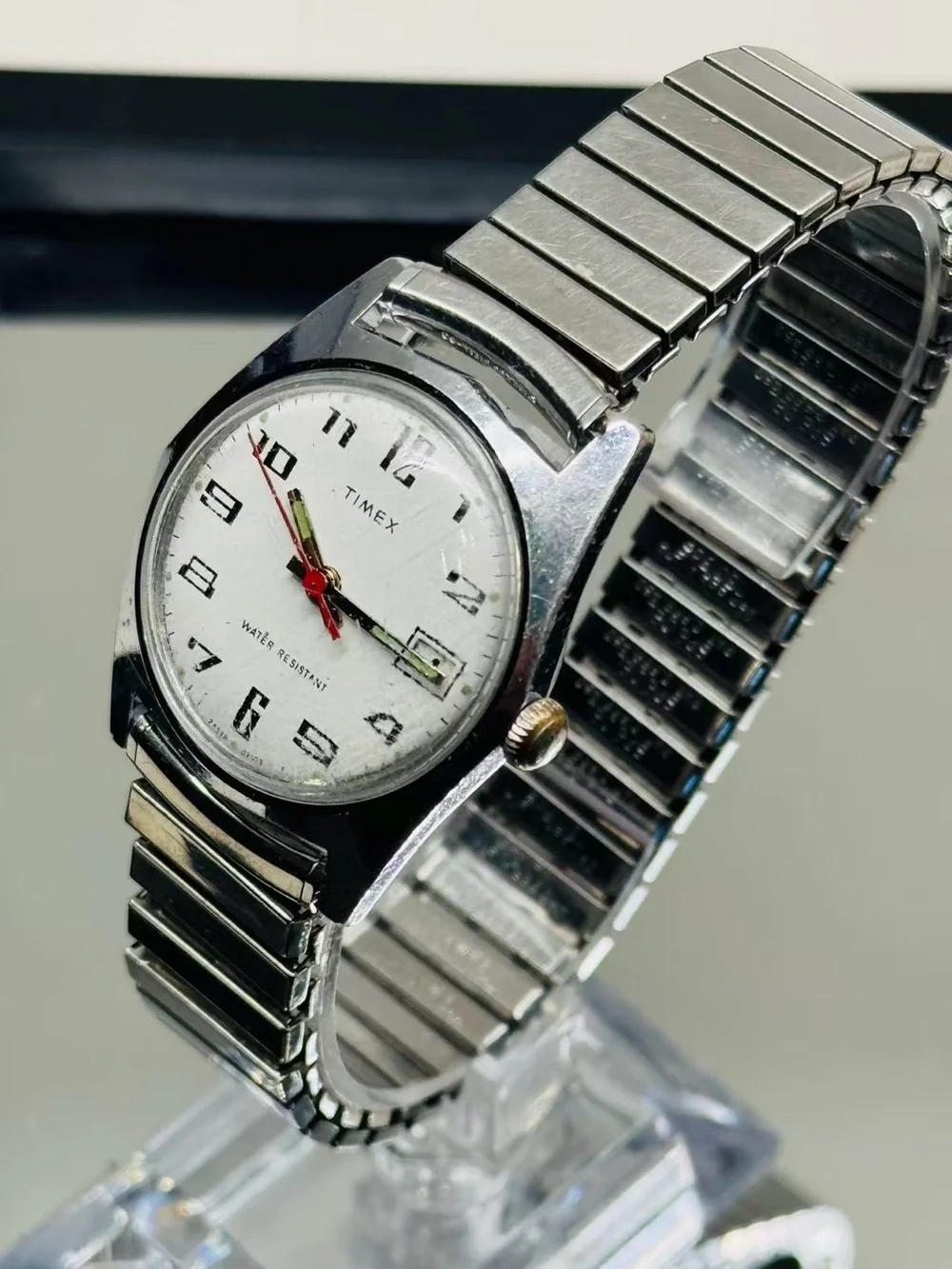 Vintage Timex Hand Wind Women’s Watch White Dial Date Stretch Band Runs 31mm